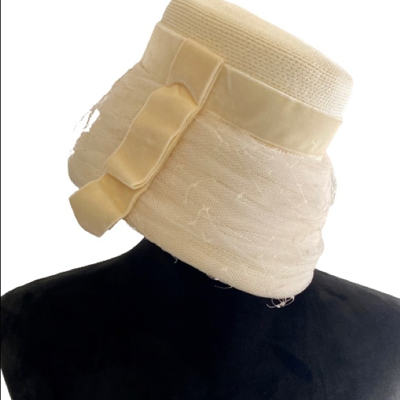 Vintage 1920s Cloche Hat White Marston’s San Diego RARE. 
Very good main image 6